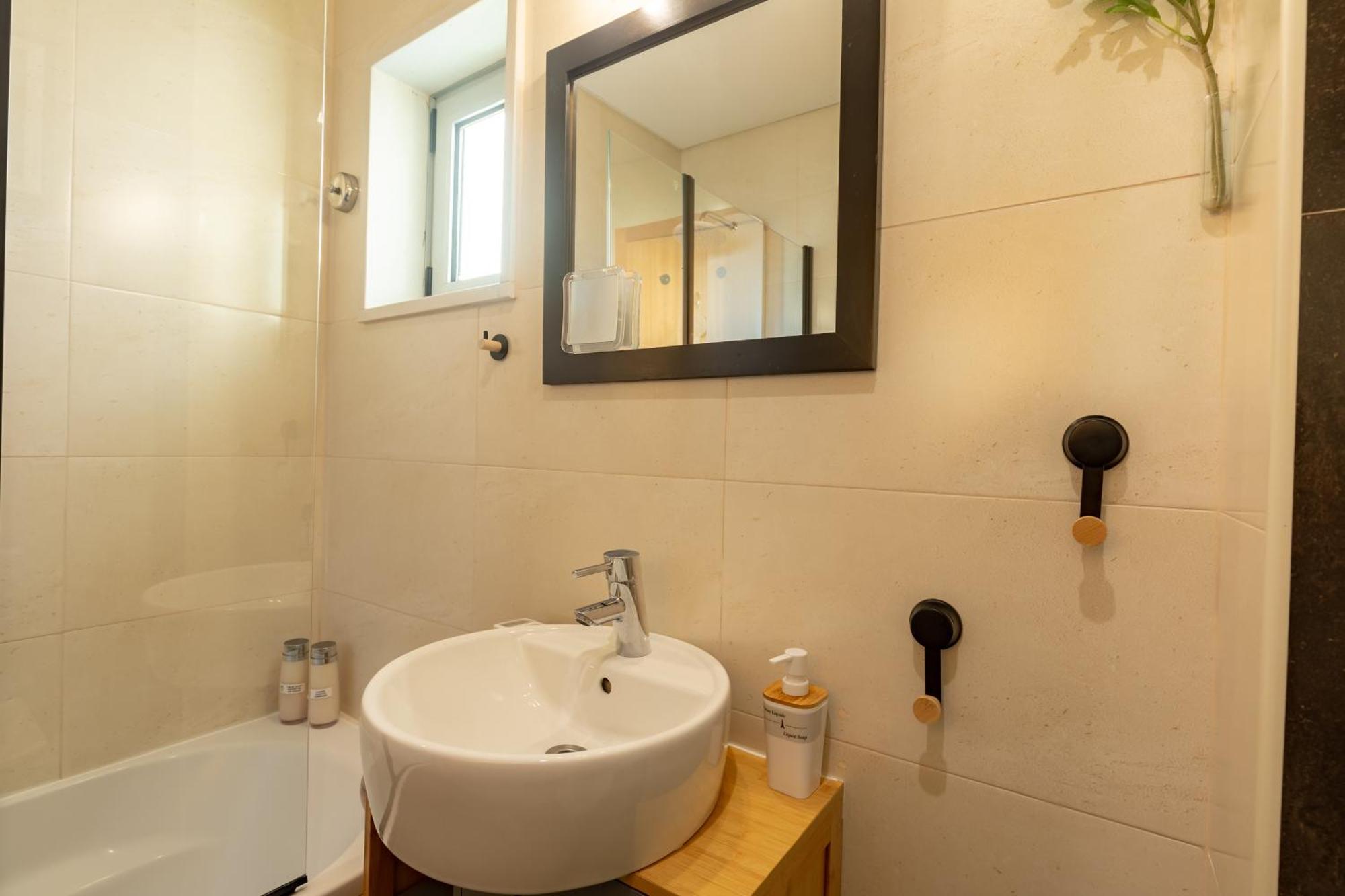 Francos Relaxing Apartment By The Metro Porto Exterior photo